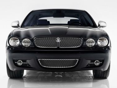 Jaguar XJ III (X350/X358), Седан — вид спереди