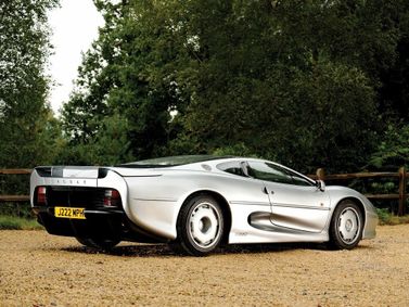 Jaguar XJ220, Купе — вид сзади справа