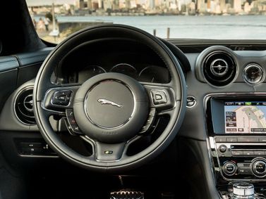 Jaguar XJR IV (X351), Седан — место водителя