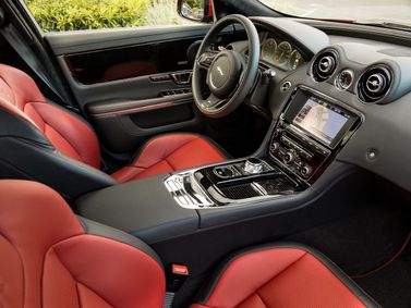 Jaguar XJR IV (X351), Седан — место водителя