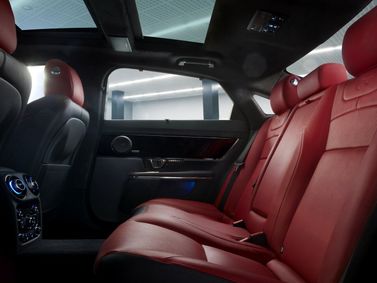 Jaguar XJR IV (X351), Седан — задние сиденья