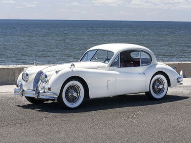 Jaguar XK XK140، كوبيه — منظر أمامي أيسر