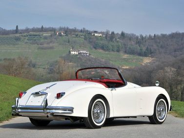 Jaguar XK XK150, Родстер — вид сзади в три четверти