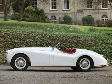Jaguar XK XK120, Родстер — вид слева