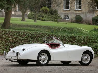 Jaguar XK XK120, Родстер — вид сзади в три четверти