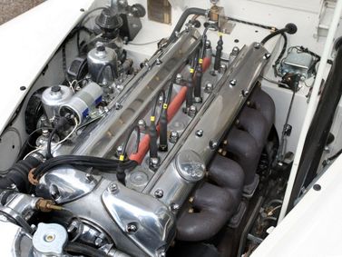 Jaguar XK XK120, Родстер — моторный отсек