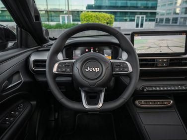 Jeep Avenger I عملية شد الوجه، دفع رباعي 5 أبواب — منطقة السائق