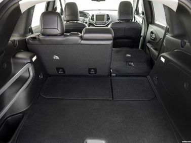 Jeep Cherokee V (KL)، دفع رباعي 5 أبواب — حجرة الأمتعة