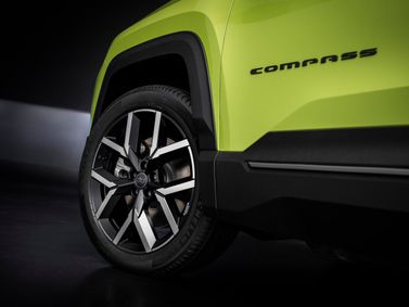 Jeep Compass ثالثاً، دفع رباعي 5 أبواب — جنط العجلة