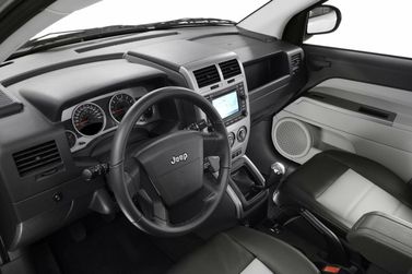 Jeep Compass I، دفع رباعي 5 أبواب — لوحة القيادة