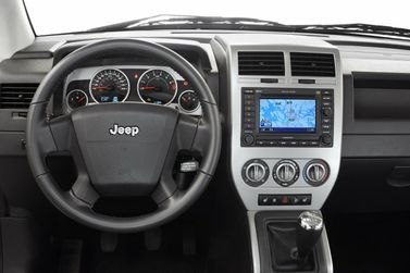 Jeep Compass I، دفع رباعي 5 أبواب — لوحة القيادة