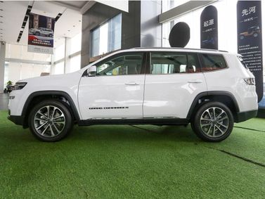 Jeep Grand Commander I (K8), Внедорожник 5 дв. — вид справа