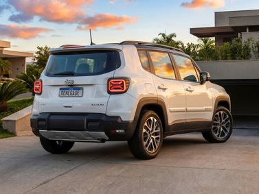 Jeep Renegade I Рестайлинг 2, Внедорожник 5 дв. — вид сзади в три четверти
