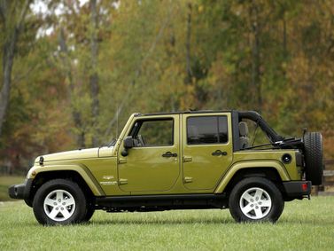 Jeep Wrangler III (JK)، دفع رباعي 5 أبواب — منظر من الجانب الأيسر