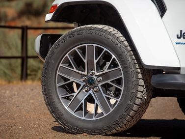 Jeep Wrangler عملية فيس ليفت IV (JL)، دفع رباعي 5 أبواب — جنط العجلة