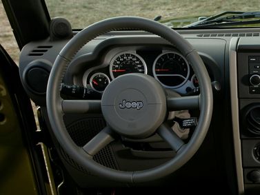 Jeep Wrangler III (JK)، دفع رباعي 5 أبواب — عجلة القيادة