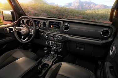 Jeep Wrangler IV (JL)، دفع رباعي 5 أبواب — لوحة القيادة