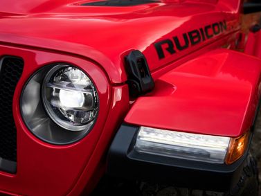 Jeep Wrangler IV (JL)، دفع رباعي 3 أبواب — الجزء الأمامي من السيارة عن قرب