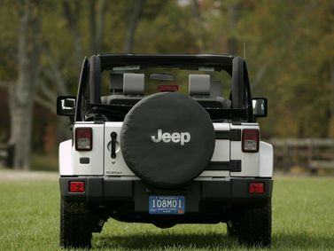 Jeep Wrangler III (JK)، دفع رباعي 3 أبواب — منظر خلفي