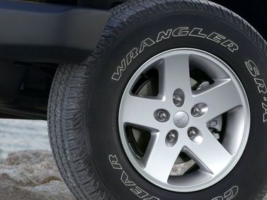 Jeep Wrangler III (JK)، دفع رباعي 5 أبواب — جنط العجلة