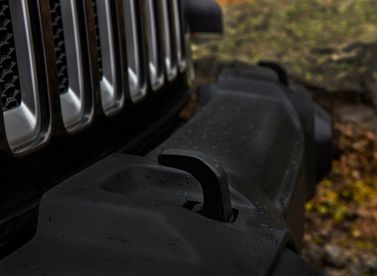 Jeep Wrangler IV (JL)، دفع رباعي 5 أبواب — الجزء الأمامي من السيارة عن قرب