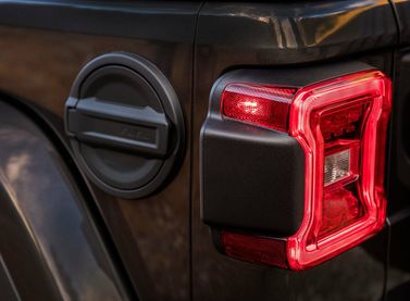 Jeep Wrangler IV (JL)، دفع رباعي 5 أبواب — الجزء الخلفي من السيارة عن قرب