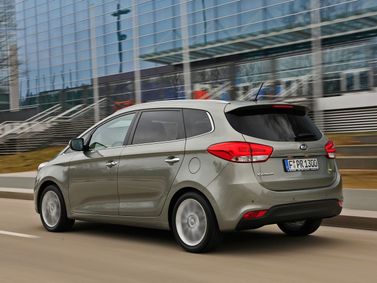 Kia Carens III (RP)، فان مدمج — منظر خلفي أيمن