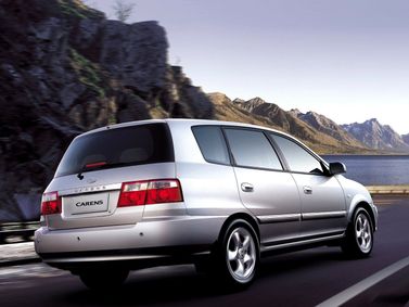 Kia Carens I (RS) Рестайлинг, Компактвэн — вид сзади справа
