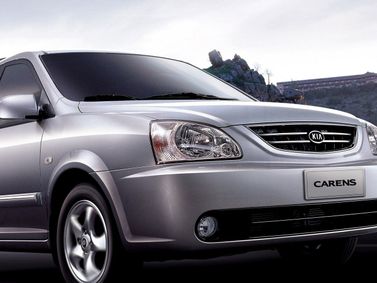 Kia Carens I (RS) Рестайлинг, Компактвэн — вид спереди справа