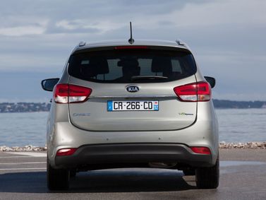Kia Carens III (RP)، فان مدمج — منظر خلفي