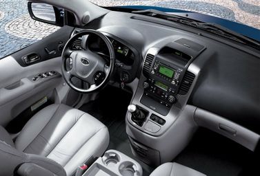 Kia Carnival ثانياً، ميني فان — منطقة السائق
