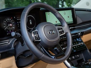 Kia Carnival رابعاً، ميني فان — عجلة القيادة