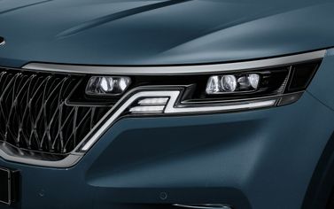 Kia Carnival رابعاً، ميني فان — المصباح الأمامي