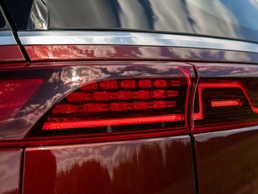 Kia Carnival رابعاً، ميني فان — المصباح الخلفي