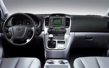 Kia Carnival ثانياً، ميني فان — لوحة القيادة