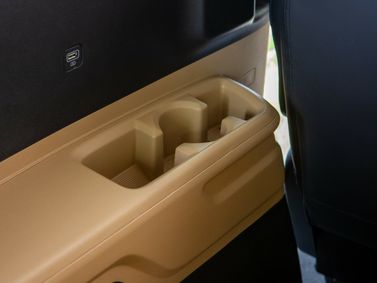 Kia Carnival رابعاً، ميني فان — تفصيل داخلي