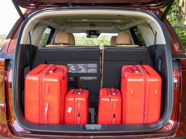 Kia Carnival رابعاً، ميني فان — حجرة الأمتعة