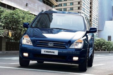 Kia Carnival ثانياً، ميني فان — منظر أمامي