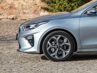Kia Ceed III, Универсал 5 дв. — вид спереди справа