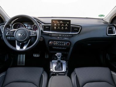 Kia Ceed III, Универсал 5 дв. — передняя панель