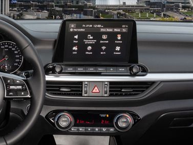 Kia Cerato فيس ليفت IV، سيدان — شاشة نظام المعلومات والترفيه