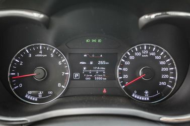 Kia Cerato ثالثاً، سيدان — لوحة العدادات