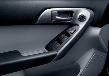 Kia Cerato ثانياً، سيدان — تفصيل داخلي