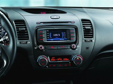 Kia Cerato III فيس ليفت الثالث (كلاسيكي)، سيدان — الكونسول الوسطي
