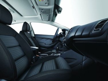 Kia Cerato III فيس ليفت الثالث (كلاسيكي)، سيدان — منظر عام للمقصورة