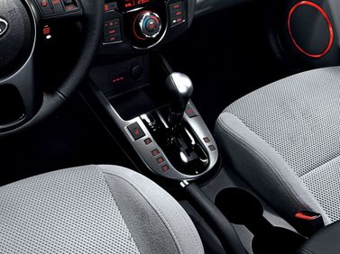 Kia Cerato ثانياً، كوبيه — الكونسول الوسطي
