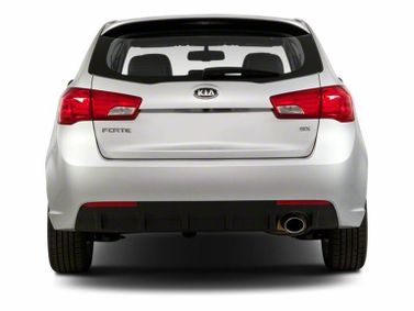 Kia Cerato ثانياً، هاتشباك 5 أبواب — منظر خلفي