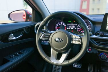 Kia Forte ثالثاً، سيدان — منطقة السائق