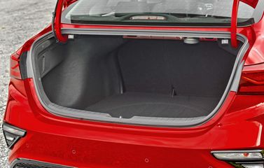 Kia Forte ثالثاً، سيدان — حجرة الأمتعة