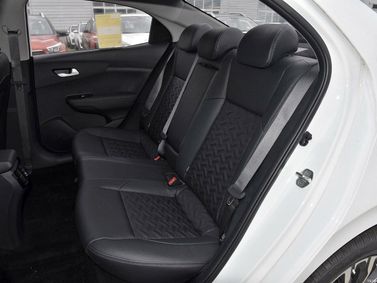 Kia Forte (السوق الصينية) I، سيدان — المقاعد الخلفية